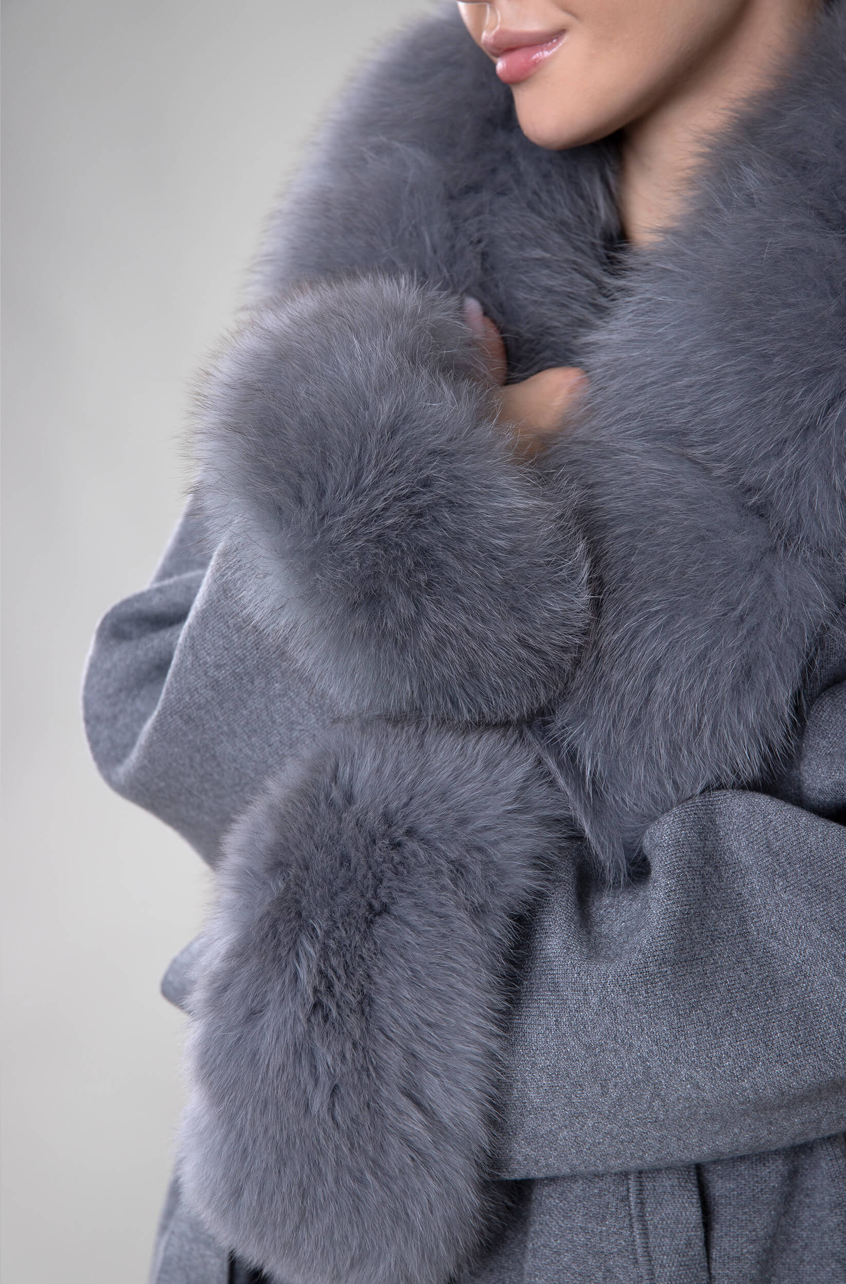Płaszcz z naturalnym futrem Siena - szary - obrazek 3