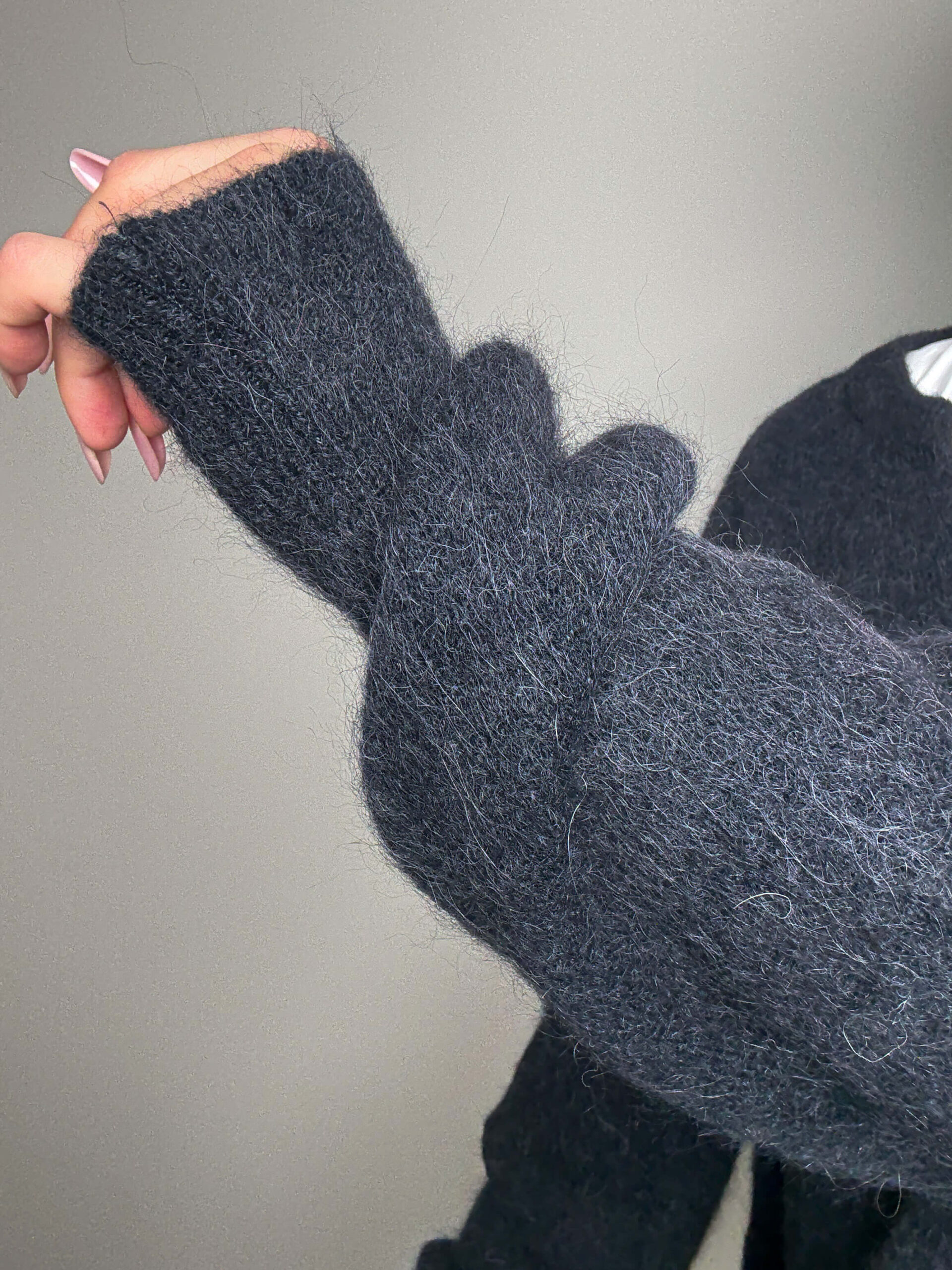 Sweter z alpaki Taranto - czarny - obrazek 4